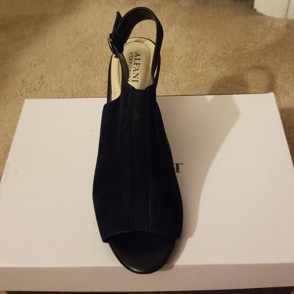 Shoes - Picture 3 of 4